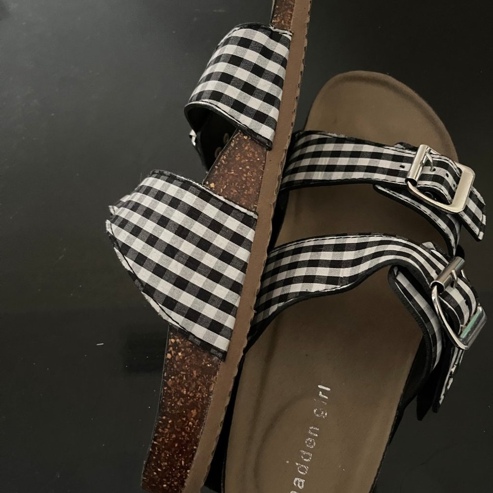 sandals - Picture 2 of 3